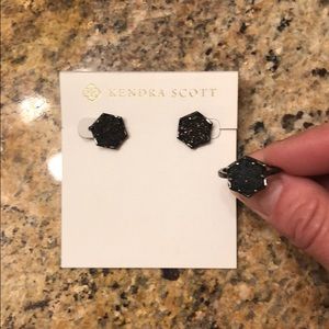 Kendra Scott black ring w/ matching earrings
